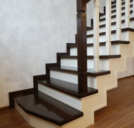 Деревянные лестницы из сосны